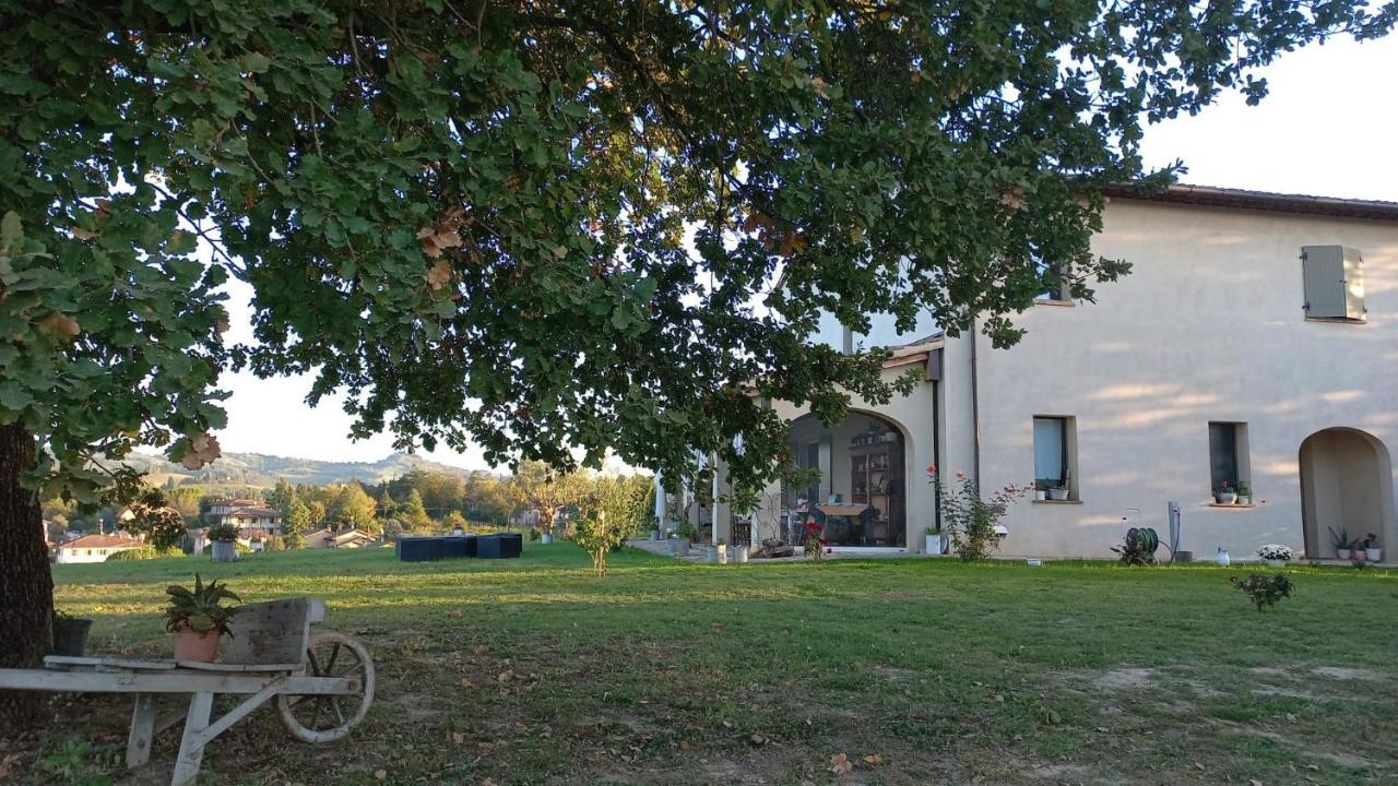 Beb Montefratta Bed & Breakfast Фрата Терме Екстериор снимка