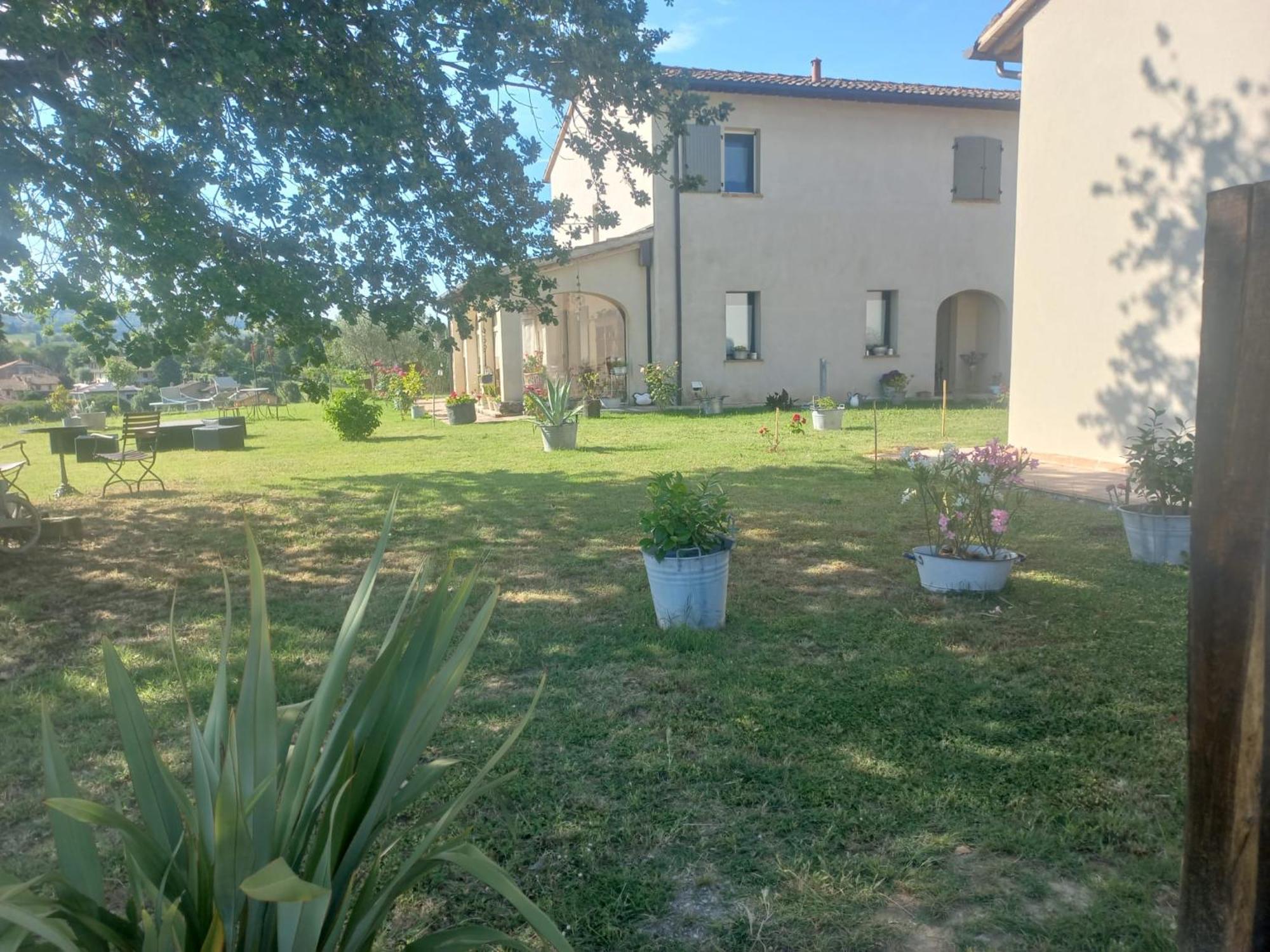 Beb Montefratta Bed & Breakfast Фрата Терме Екстериор снимка