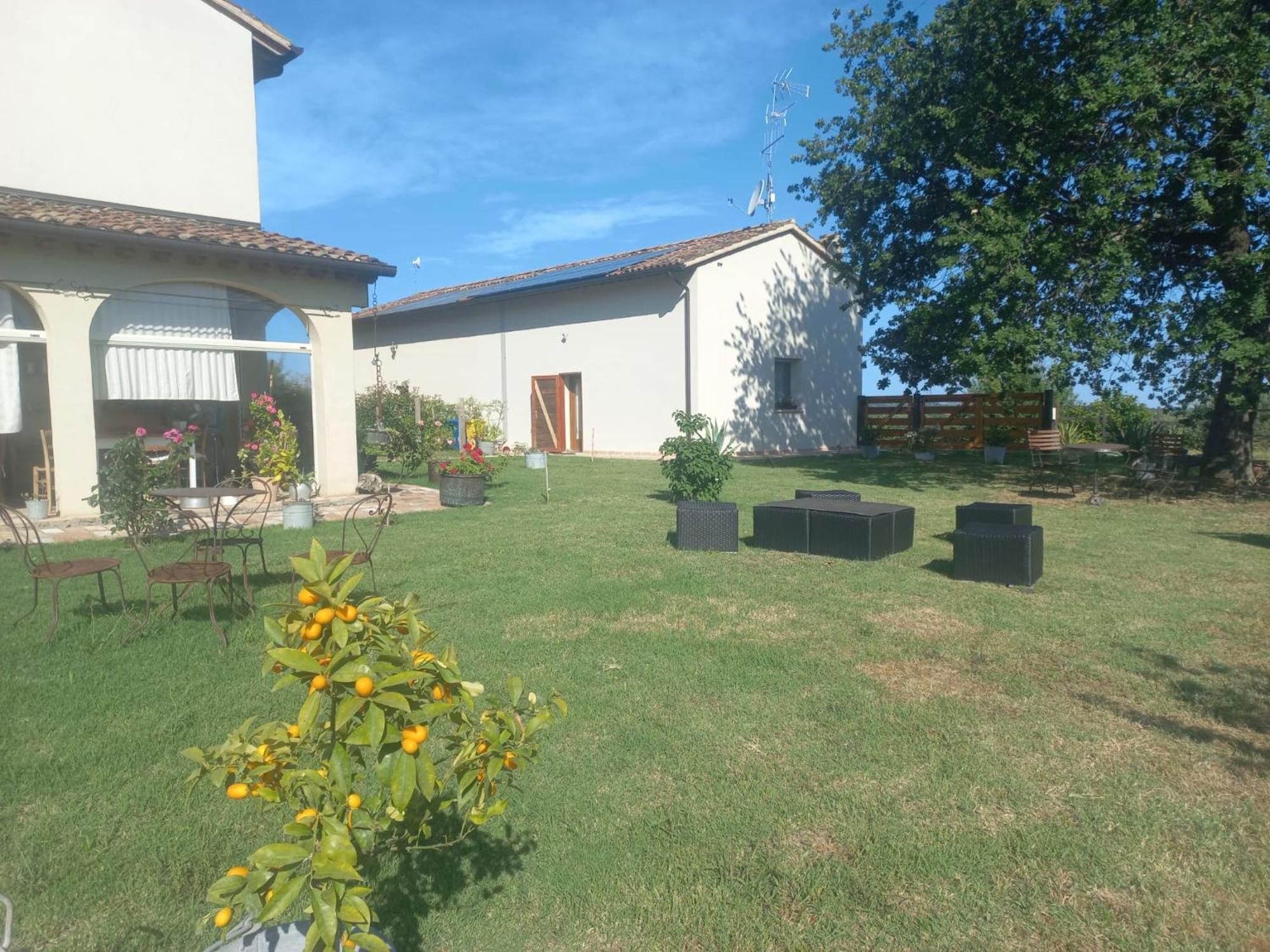 Beb Montefratta Bed & Breakfast Фрата Терме Екстериор снимка
