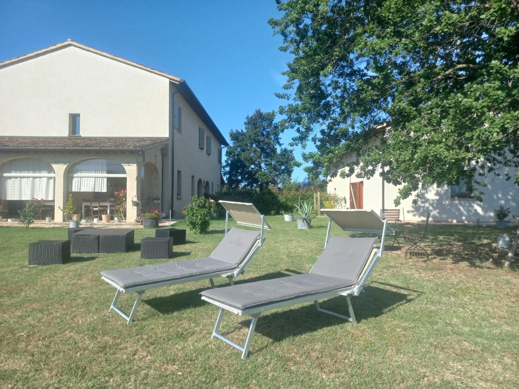 Beb Montefratta Bed & Breakfast Фрата Терме Екстериор снимка